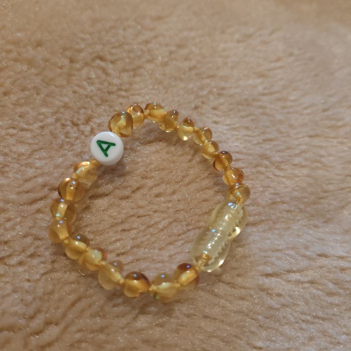 Bratara bebe din chihlimbar