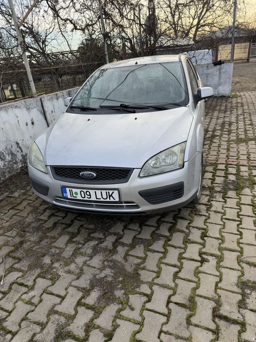 Vand ford focus pret 1700€ negociabil