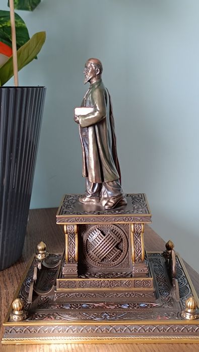 Настольные часы Абай