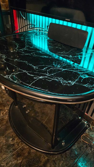 Продавам ТВ шкаф.