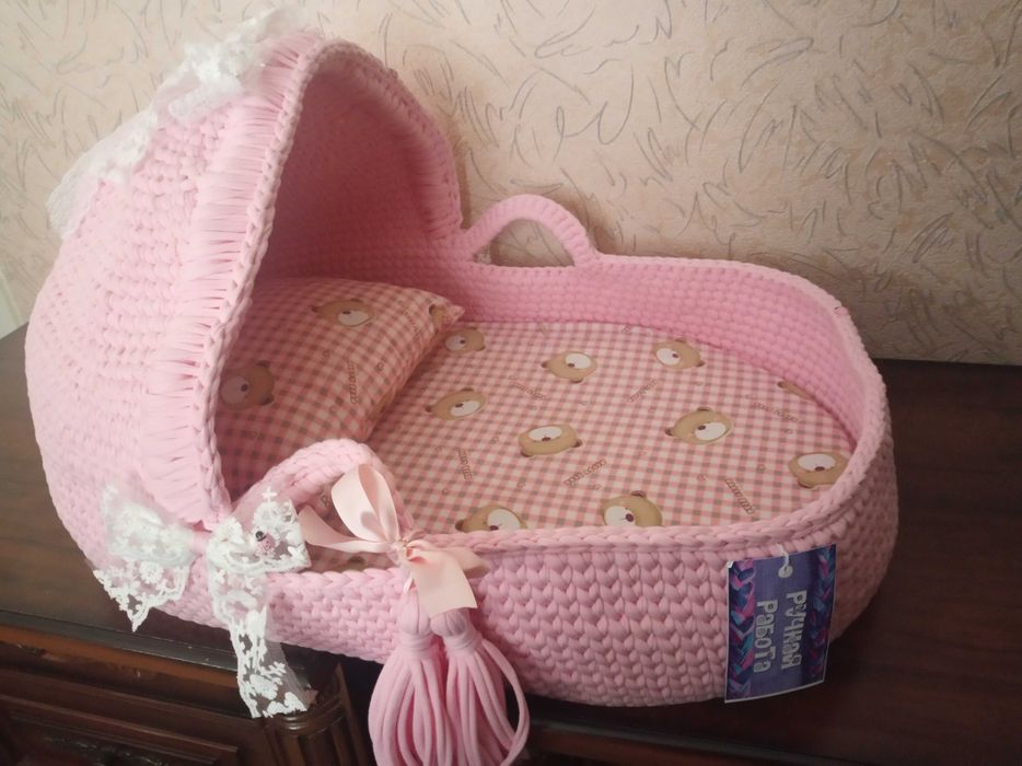 To'qilgan savat chaqaloq uchun yangi ishlatilmagan.