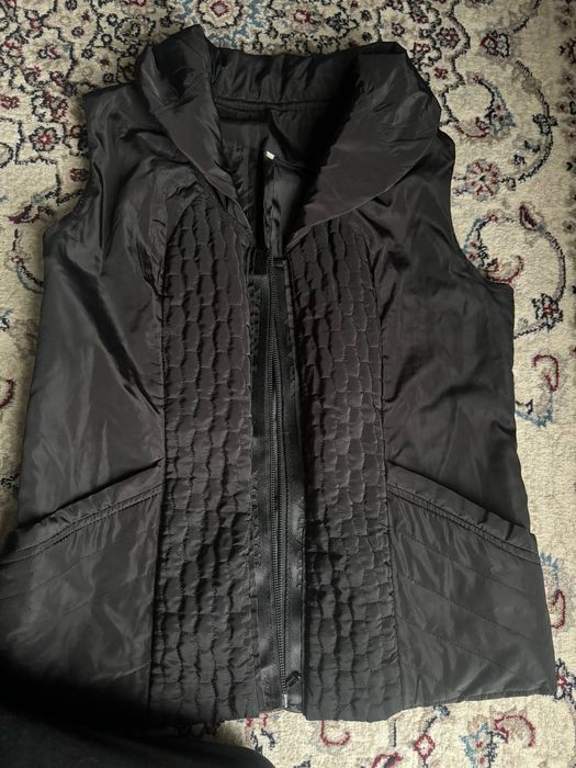 Женские жилетка очень хороший состоянии размер м л хо подходит х