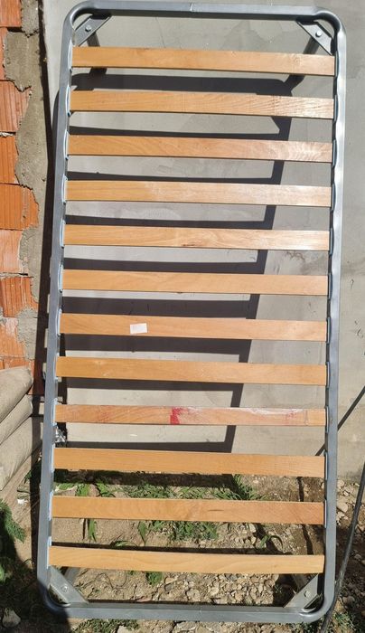 Vând pat fetițe dimensiuni pt saltea 190 pe 90cm