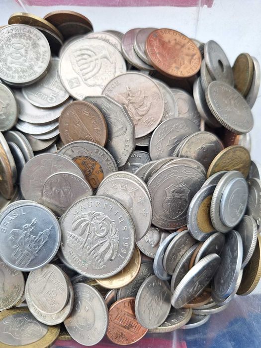 LOT peste 800 monede straine == America, Asia, Africa==