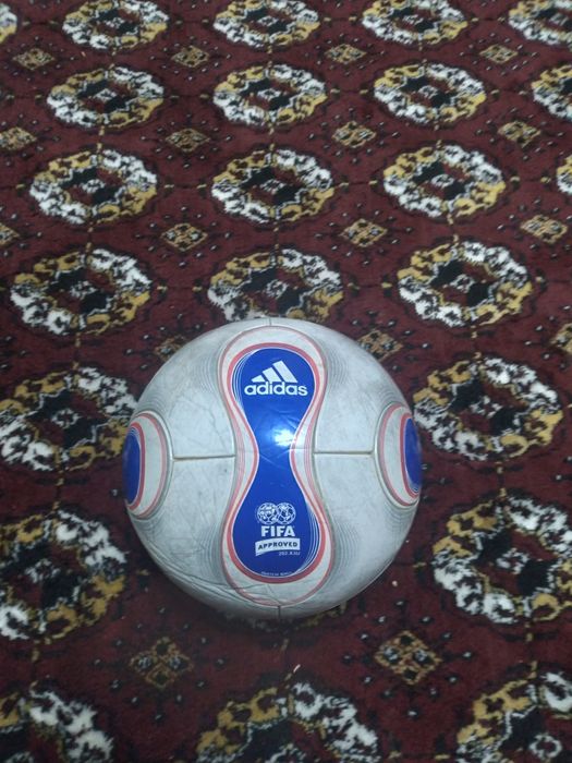 Продаётся мяч чемпионат мира 2006г Один в Ташкенте!
