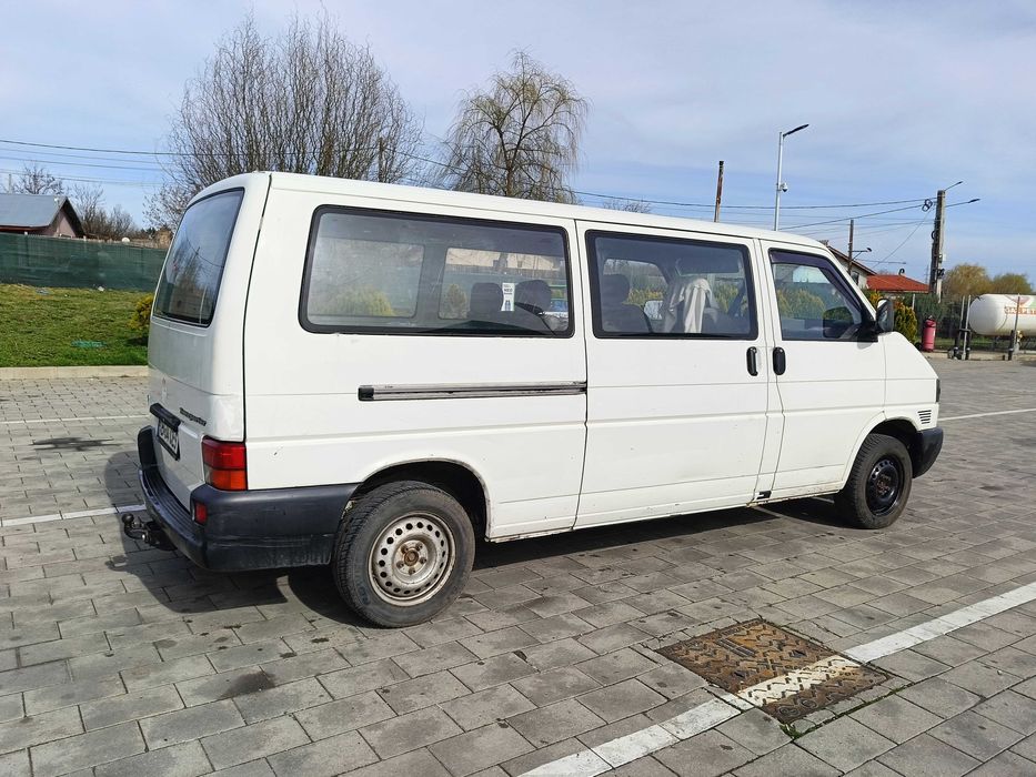 volkswagen transporter modelu lung 8+1 cu aer conditonat  duba buna