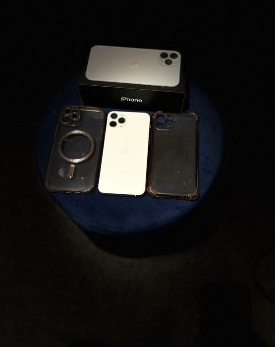 iPhone 11pro бял мат, без никакви забележки. Предлагам  го с два калъфа, чисто нов стъклен протектор  и оригиналната кутия.