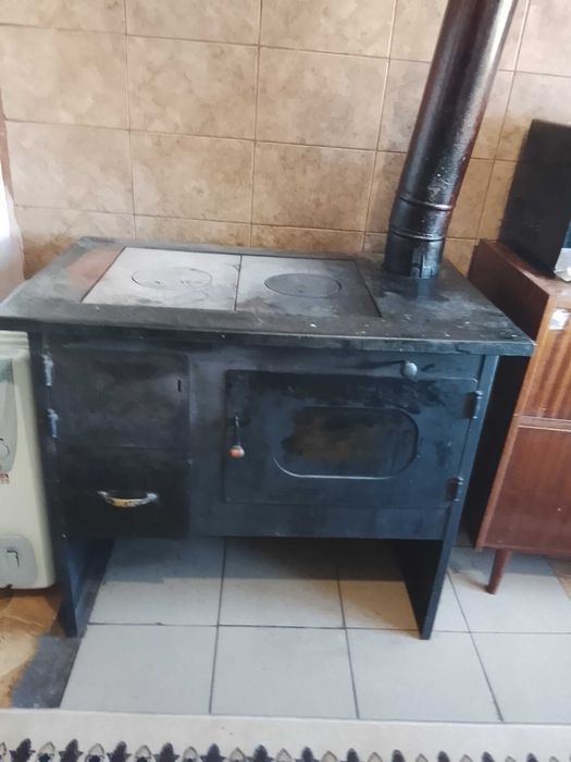Готварска печка на дърва