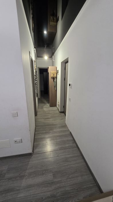 Apartament cu 2 camere de inchiriat, curte și loc de parcare inclus!