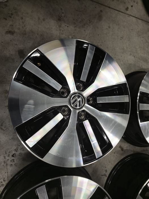 Jante noi bicolore originale Vw E Golf // Passat Caddy Touran R16