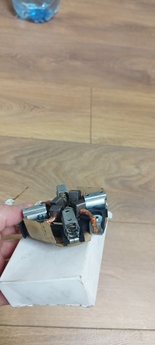 Продам щетки стартера как новые ваз 21099