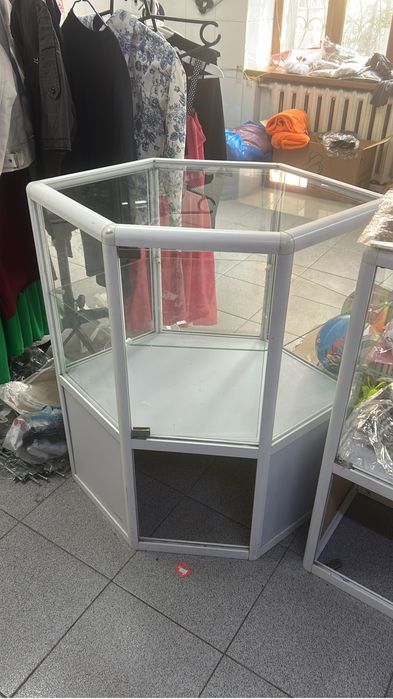 Продам срочно стеллажи