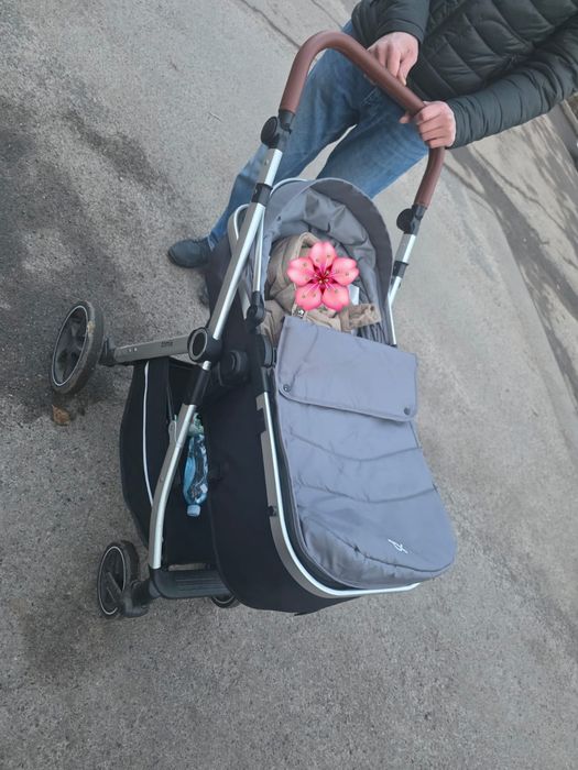 Коляска TOMMIX  срочно