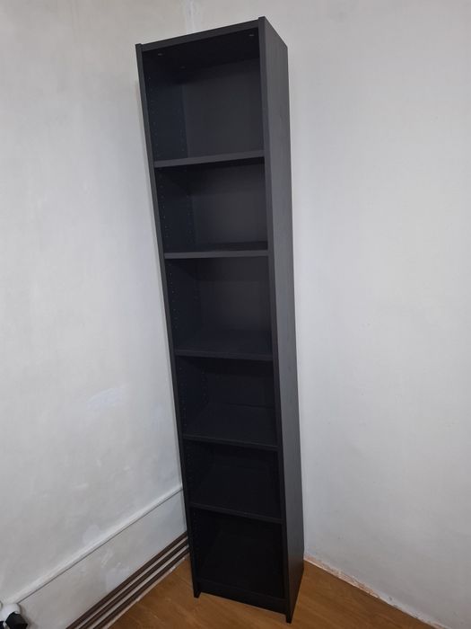Vand biblioteca cu rafturi