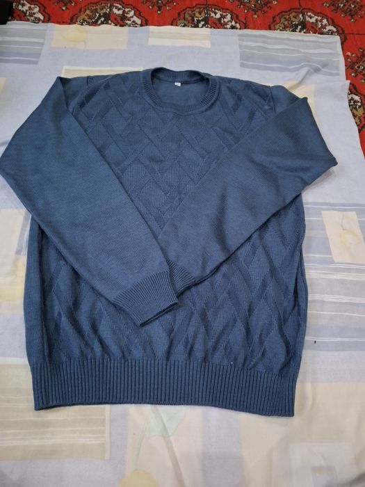 Тёмно-синий свитер