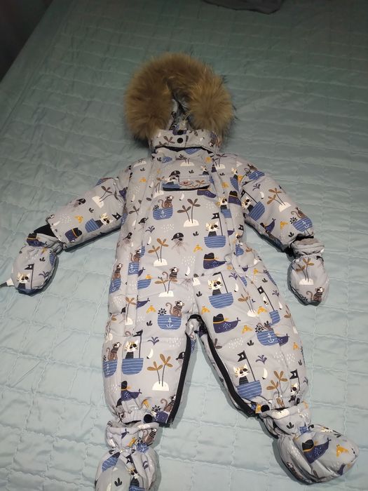 Продам зимний комбинезон 80 размер