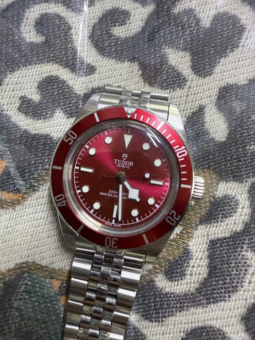 Tudor black bay burgundy