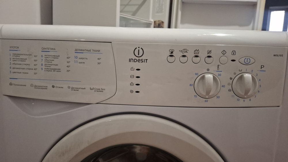 Новая стиральная машина Индезит