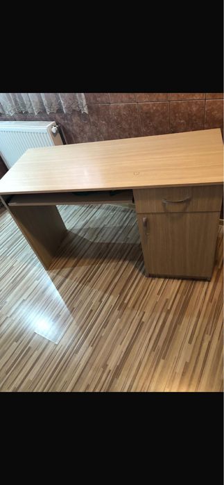 Vand birou in stare buna