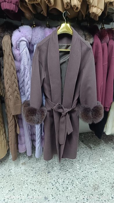 Кашмирено палто с естествен косъм
