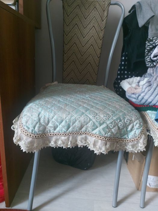 Продам стулья количество 4 штука