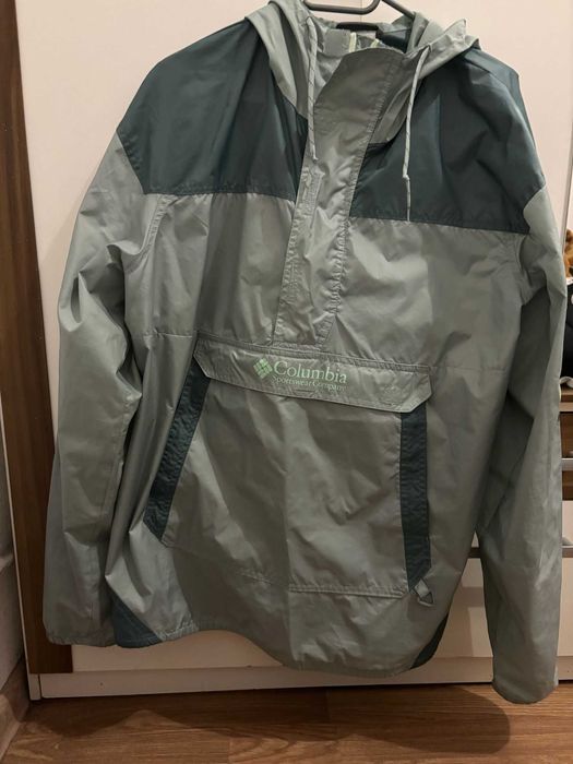 Vând jacheta Columbia