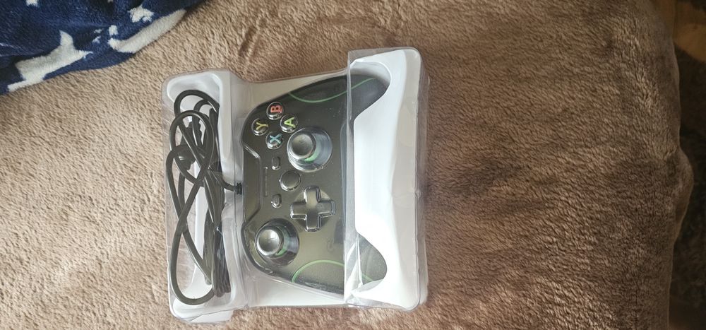 Vand Controllere Xbox