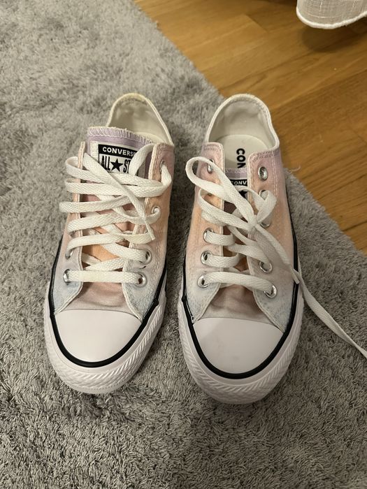 Converse Chuck Taylor dama, model degrade