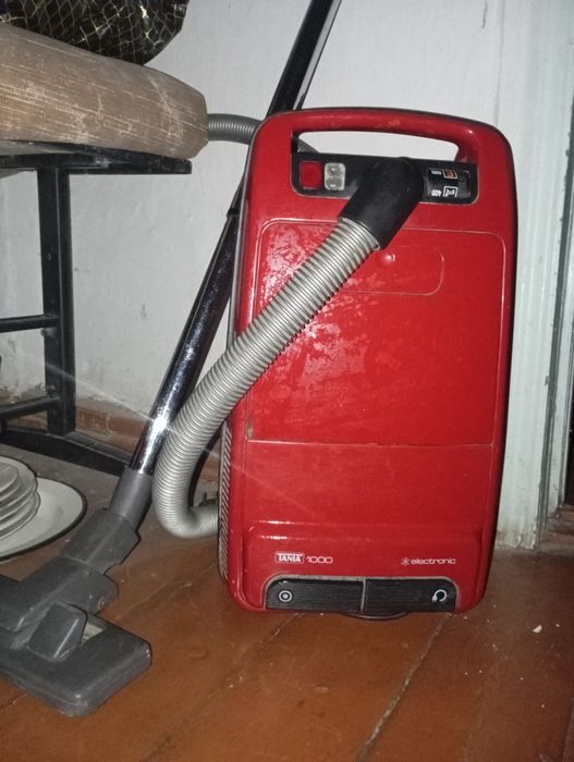 Продаётся пилисос.