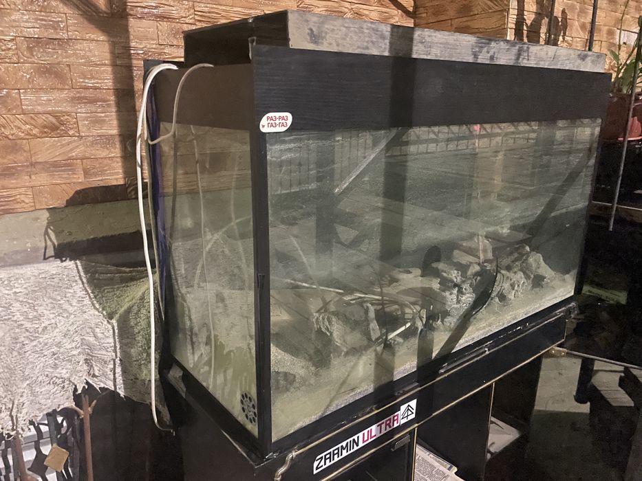 Akvaryum sotladi polkasi bor narhi kelishamiz