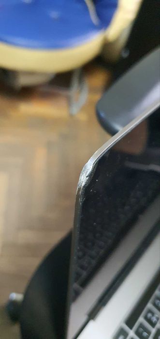 MacBook Pro 2019 A2141 16" работещ ,счупен дисплей ,i9, 1TB SSD , 16Gb RAM