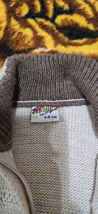 Вязаная кофта на замке