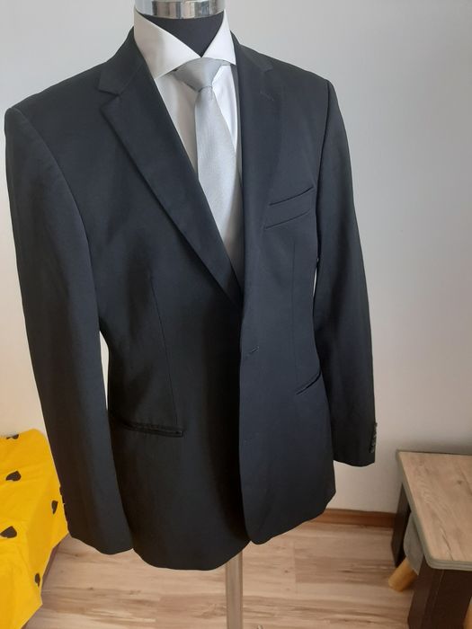 Vând/schimb Sacou original HUGO BOSS marimea XXL