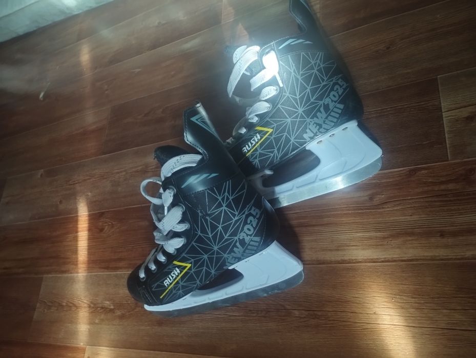 Продам хоккейные коньки