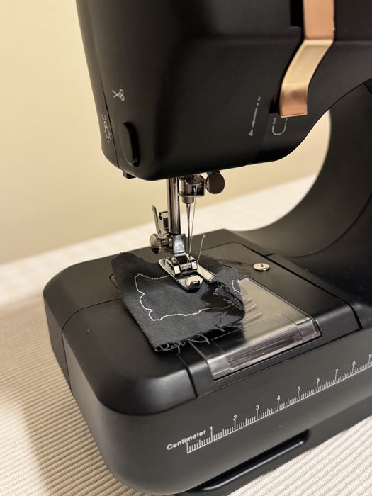 Masina cusut EasyMaxx