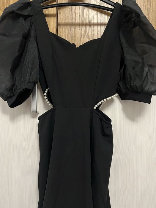 Дамска черна рокля с перли