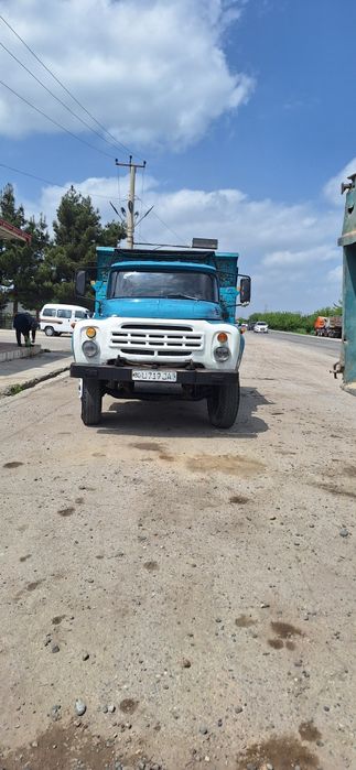 Zil sotiladi 4502 yili 88 aybi yuq 6000$ kami bor