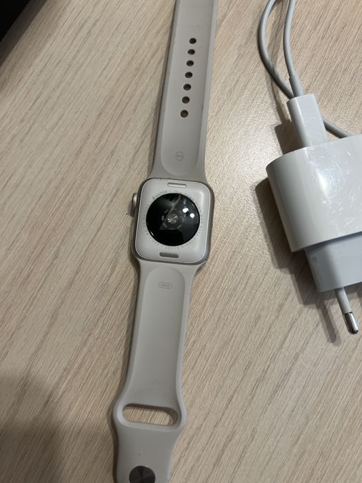 Apple watch SE2 40mm часовник