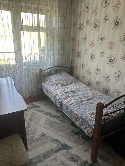 Срочно продам диван, стол с стулчиками и кровать