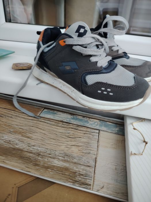 Adidasi Lotto mărimea 31