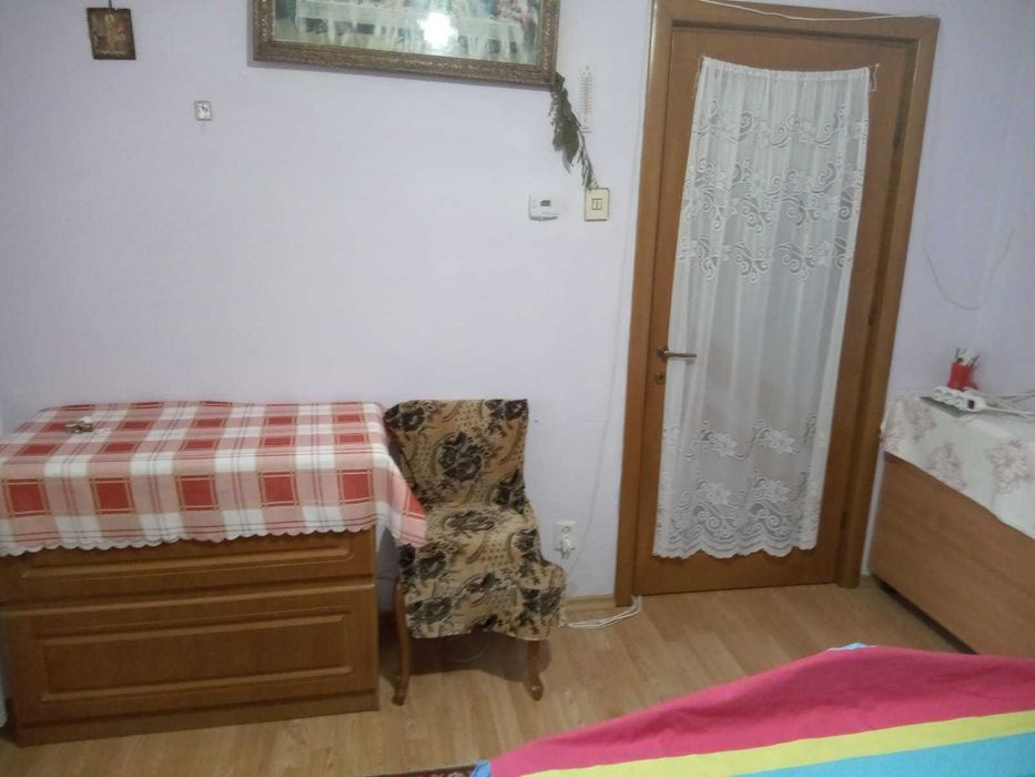 Piatra Neamt - Inchiriez camera din apartament la una sau doua eleve