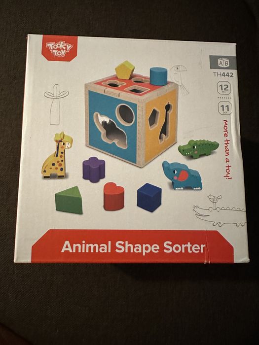 Tooky Toy Дървен сортер с цветни форми и животни