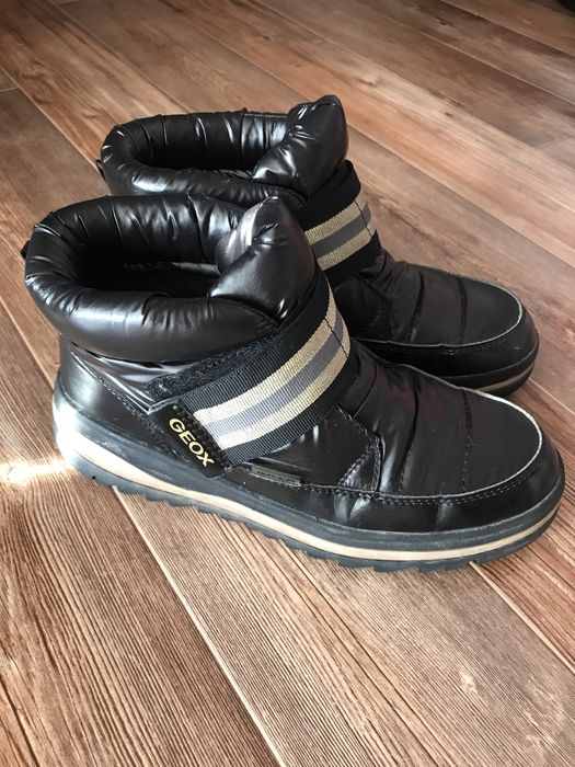 Продам ботинки женские