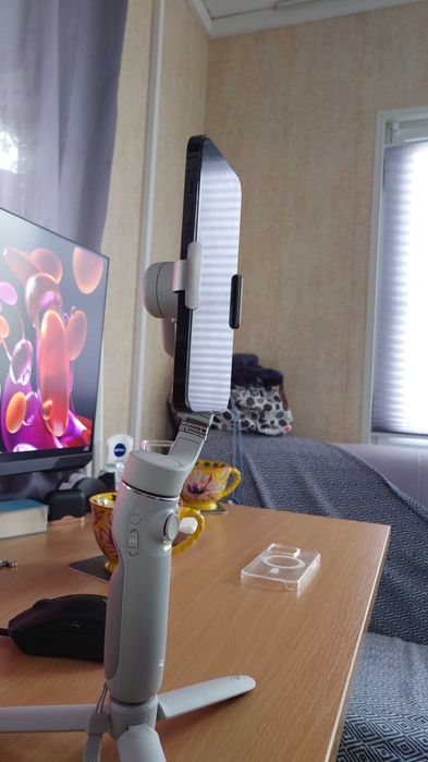 DJI OM5 gimbal за телефон