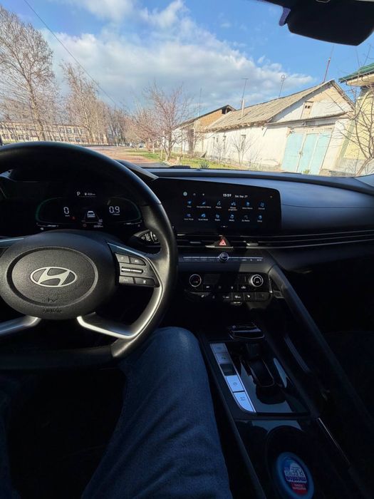 Hundai elantra 2023 yil