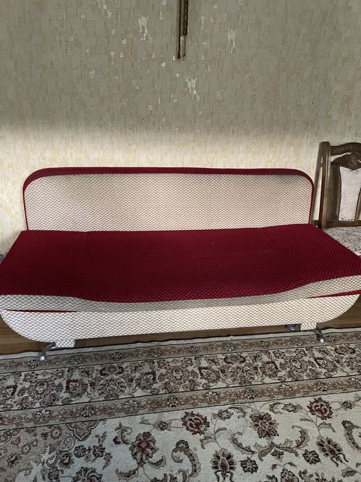 Продаю Диван с креслами