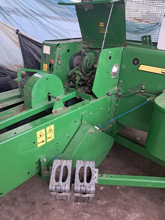 Vând presă John Deere 349