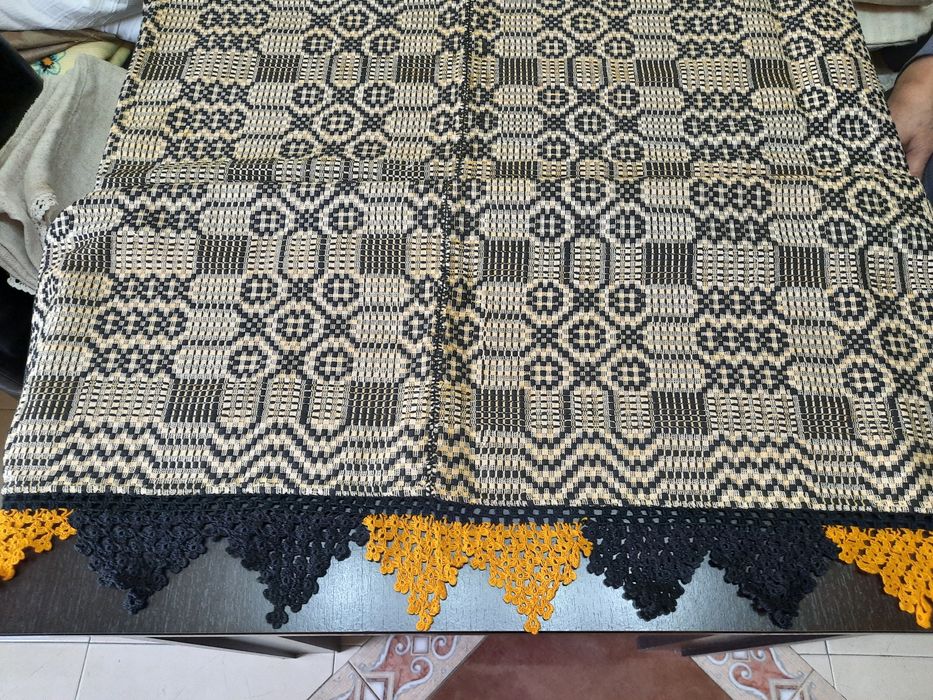 Fete de masa cu dantela tesute la razboi,Cearceafuri/lepedeu cu dantel