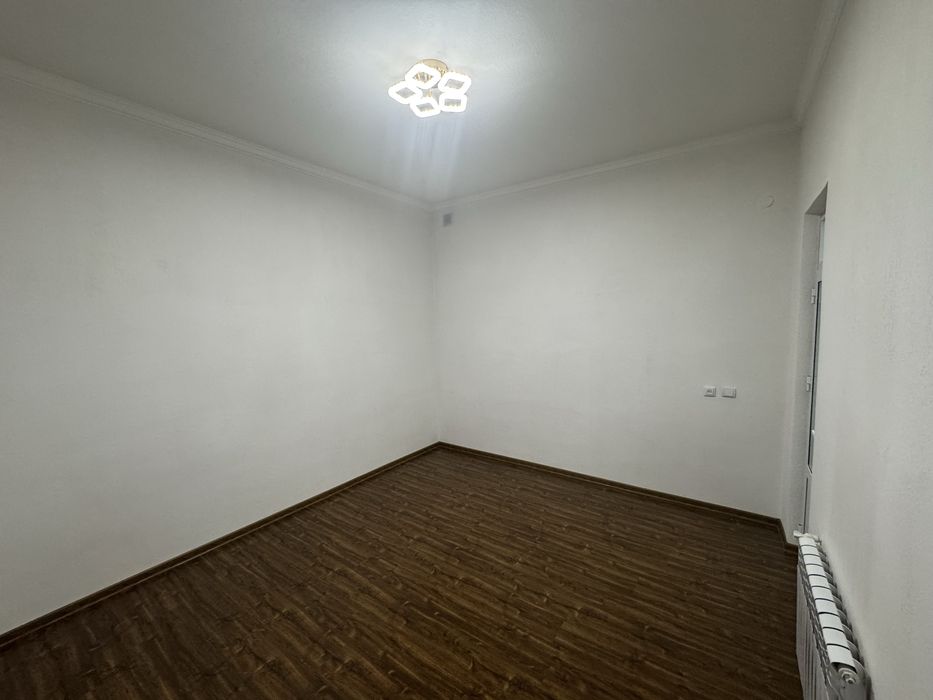 Yangi uchaska sotiladi pishkan gishdan qurilgan