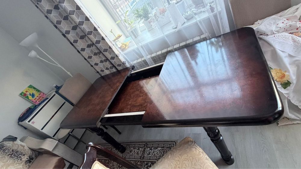 Продается стол и стулья